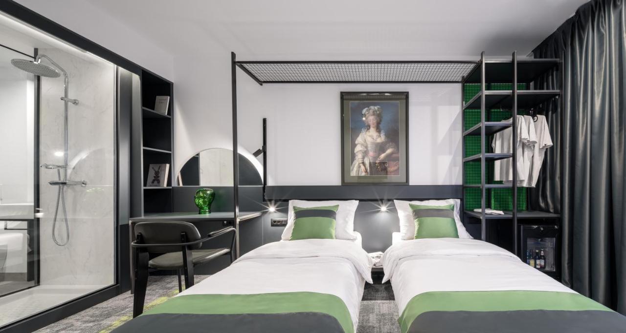 Joy 5 & Hotel Belgrado