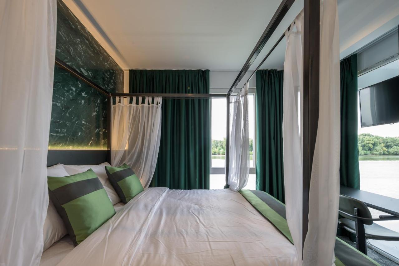 Joy 5 & Hotel Belgrad